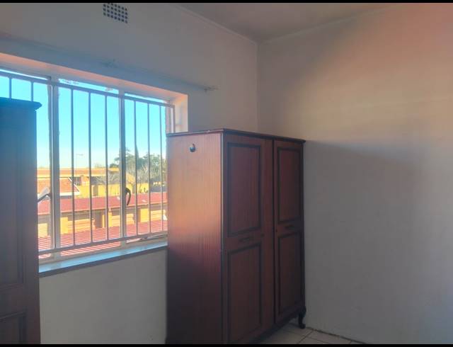 2 BEDROOM FLAT FOR SALE IN THREE RIVERS